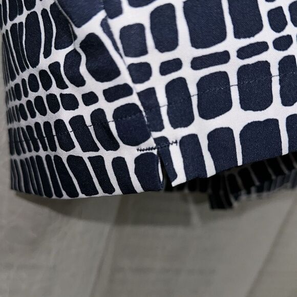 Lady Hagen 14 Navy White English Garden Cobblestone Print Short - Picture 6 of 11